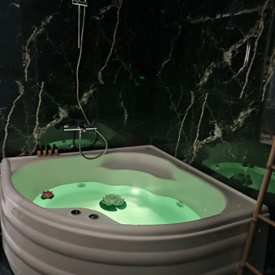 luxury-apartment-with-jacuzzi